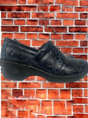 BOC Embossed Tooled Leather Clogs! Style: Peggy